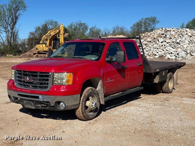 2008 GMC Sierra 3500HD Crew Cab flatbed pickup truck - FG0223