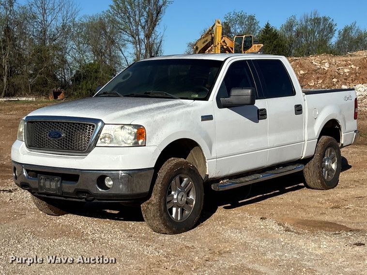 2006 Ford F150 Crew Cab pickup truck - FG0227