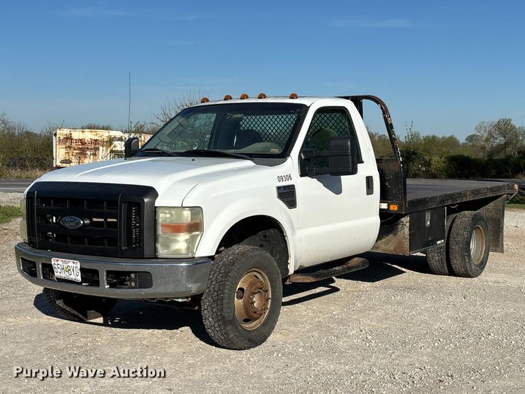 2009 Ford F350 flatbed pickup truck - FG0233