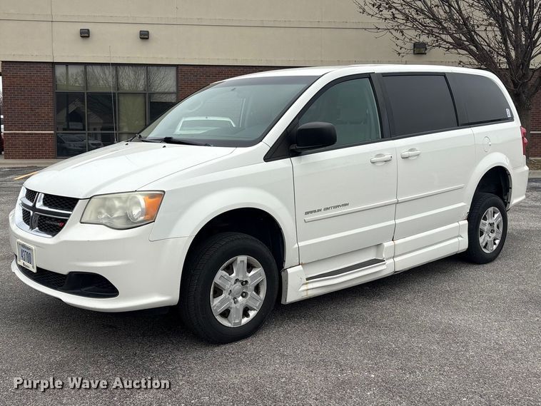 2012 Dodge Grand Caravan handicap accessible van - FG2770