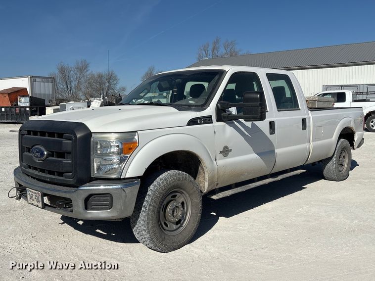 2015 Ford F250 Super Duty Crew Cab pickup truck - FG2805