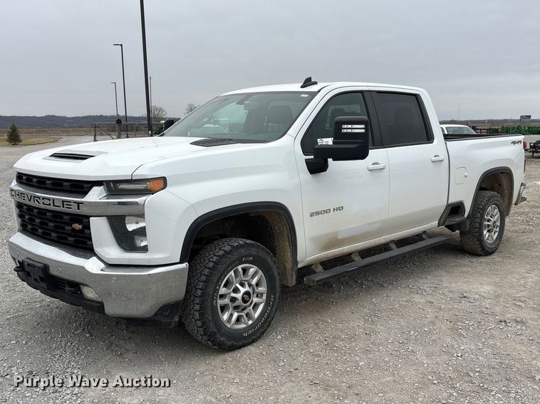 2020 Chevrolet Silverado 2500HD Crew Cab pickup truck - FG2820