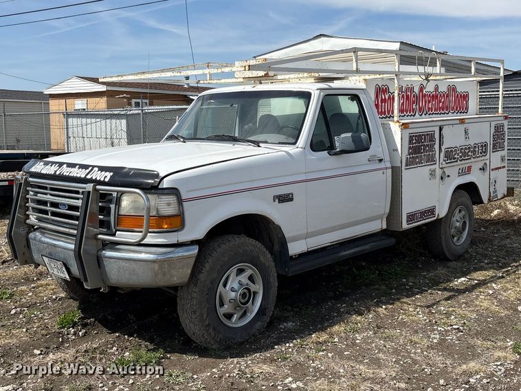 1996 Ford F250 XL utility bed pickup truck - FG2871