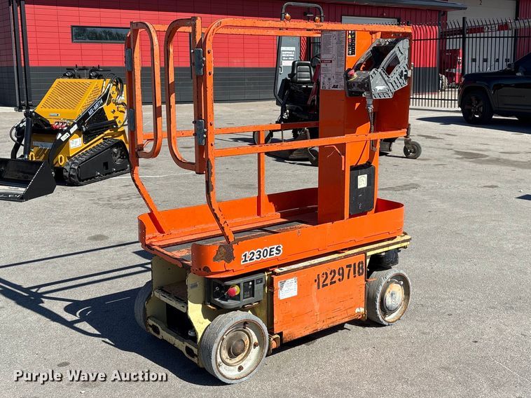 2011 JLG 1230ES scissor lift - FG2924