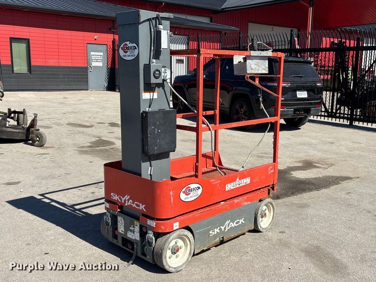 2017 SkyJack SJ12 Scissor lift - FG2925