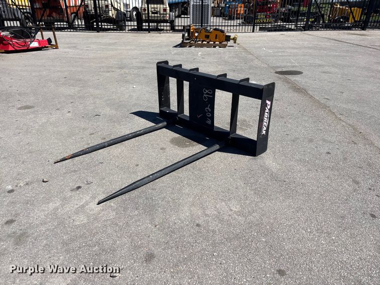 PABreak skid steer bale spear - FG2933