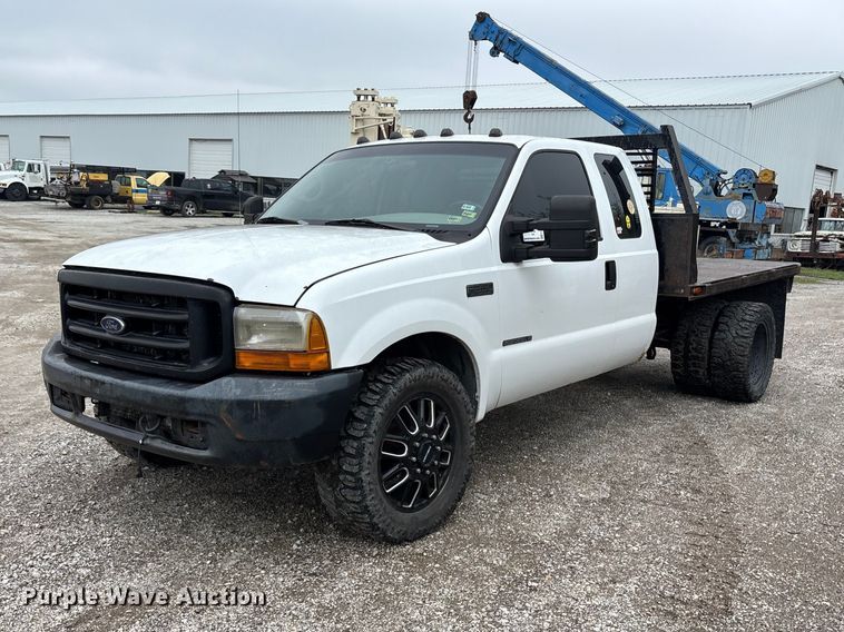 2000 Ford F350 Super Duty Ext. Cab flatbed pickup truck - FH7048