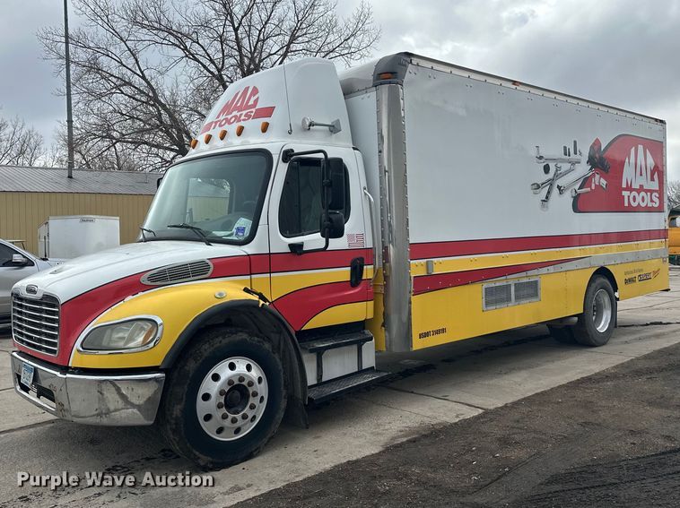 2004 Freightliner M2 delivery truck - FK1862