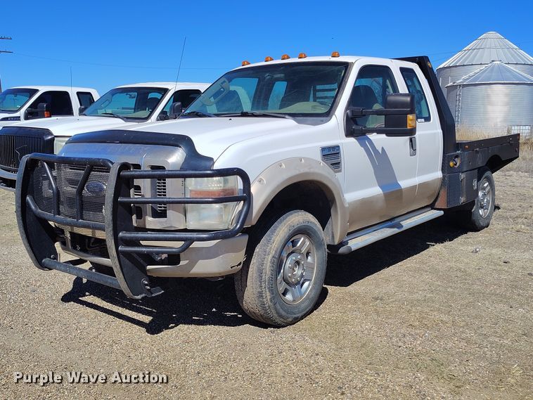 2008 Ford F350 Super Duty Ext. Cab flatbed pickup truck - IH9473