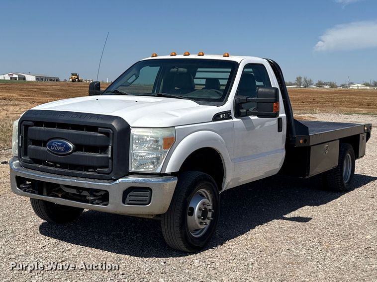 2016 Ford F350 Super Duty flatbed truck - NK9106