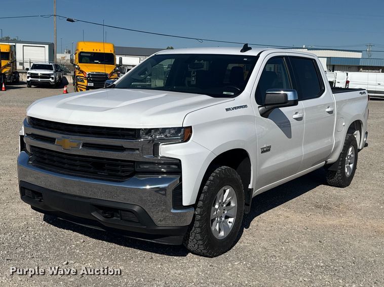 2021 Chevrolet Silverado 1500 Crew Cab pickup truck - NK9170