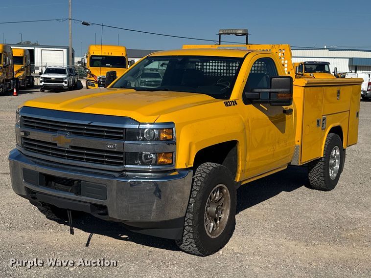 2017 Chevrolet Silverado 3500HD utility bed pickup truck - NK9172