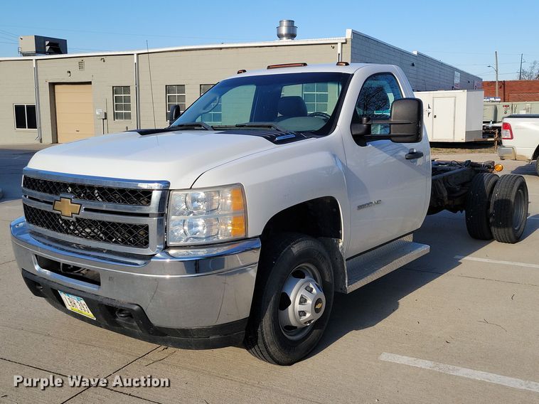 2011 Chevrolet Silverado 3500HD pickup truck cab and chassis - NK9989