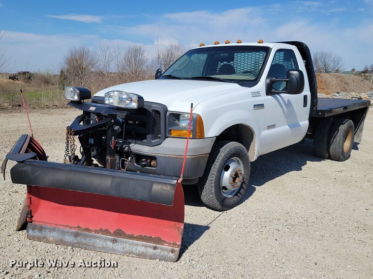 2005 Ford F350 Super Duty flatbed pickup truck - NK9990