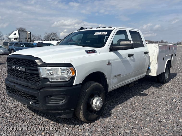 2022 RAM 3500 Crew Cab utility bed pickup truck - YA2748