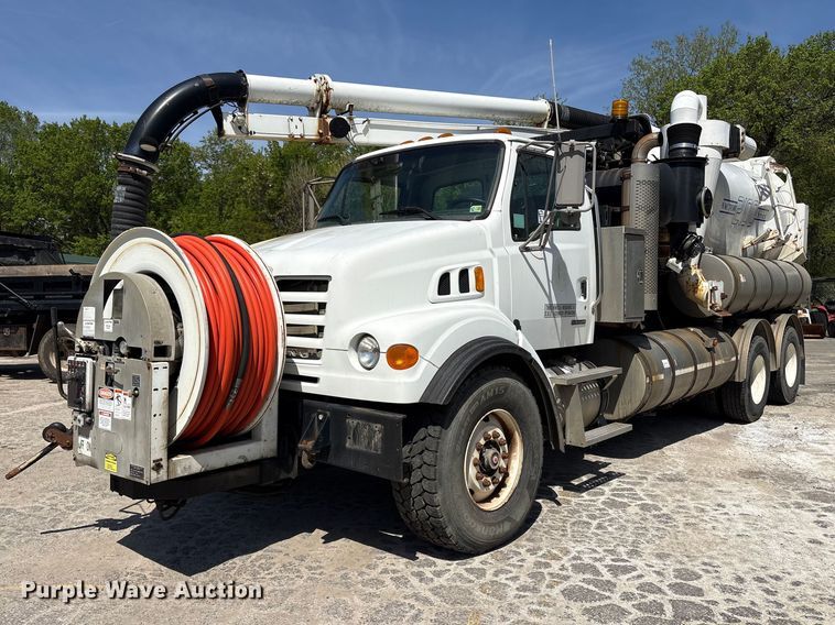 2004 Sterling LT7500 vacuum truck - DT2881