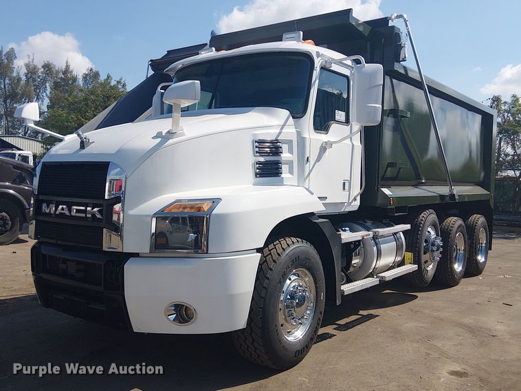 2020 Mack Anthem dump truck - DU0446