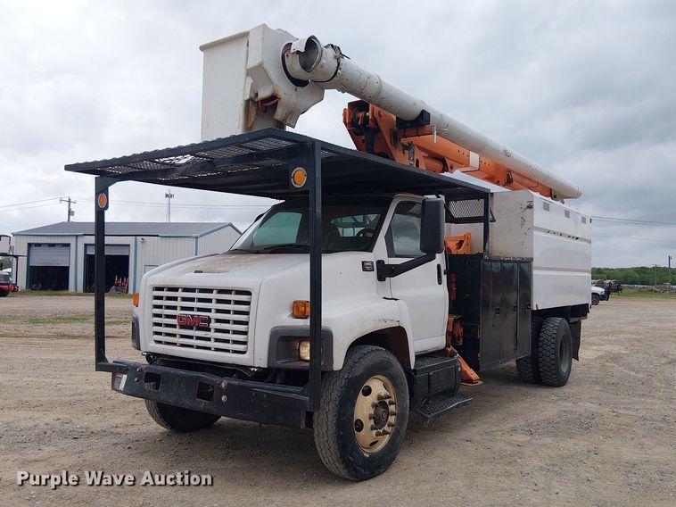 2005 GMC C7500 forestry bucket truck - DU3116