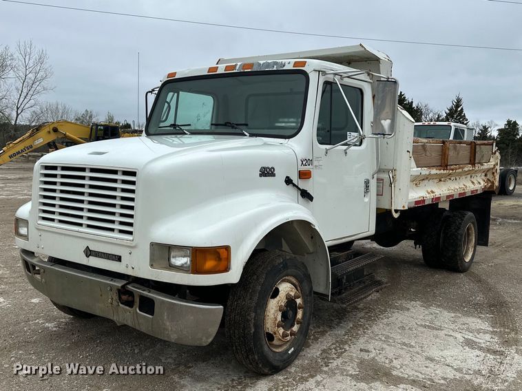 2001 International 4700 dump truck - DV0888