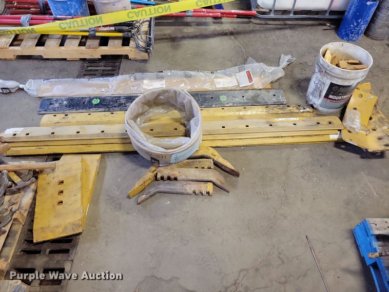 Caterpillar motor grader parts - DZ6989