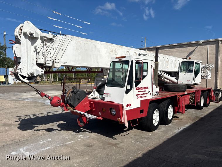 1983 Linkbelt HTC1040 crane truck - EA5470
