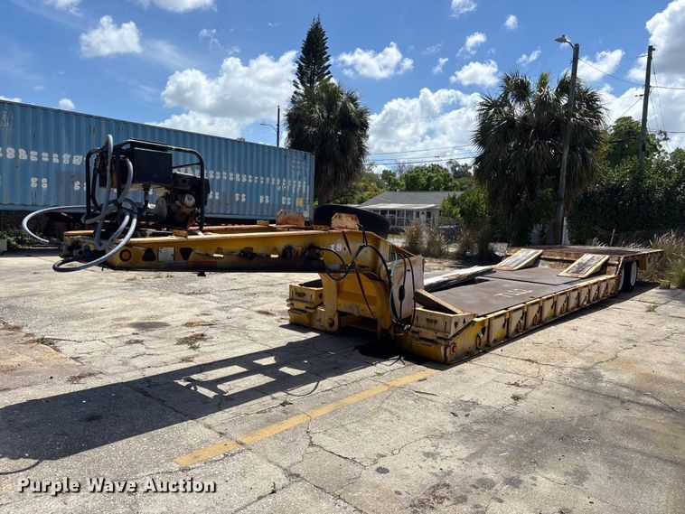 2001 TrailKing lowboy equipment trailer - EA5474