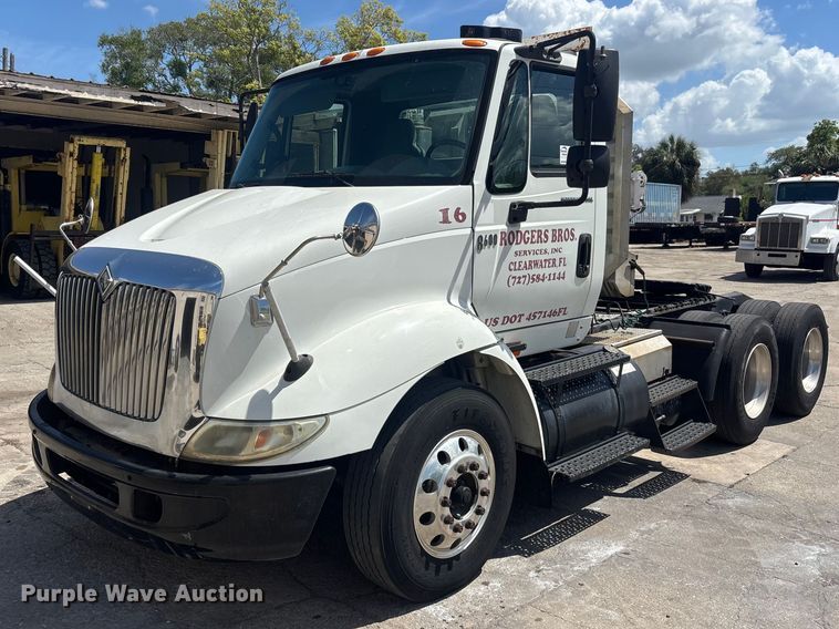2007 International 8600 semi truck - EA5475