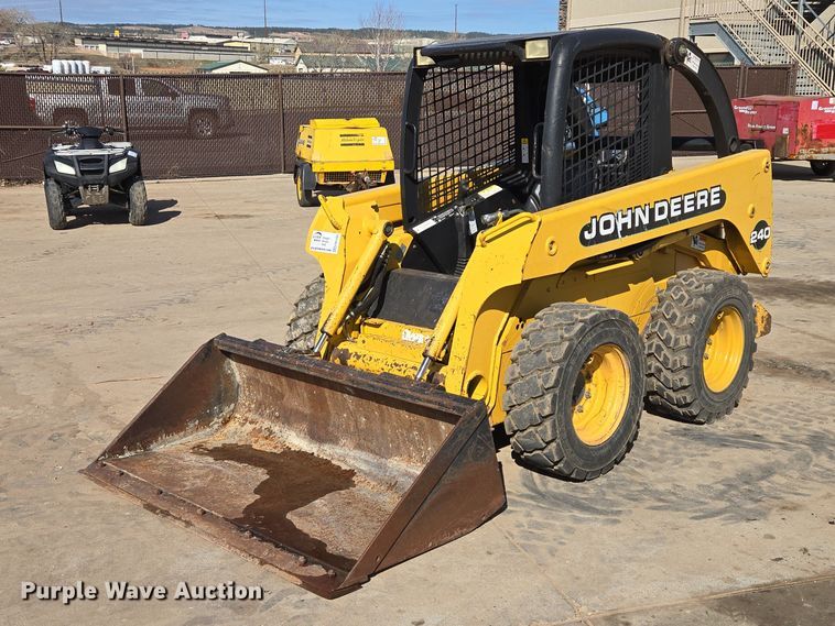 2000 John Deere 240 skid steer loader - EB1390