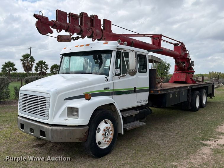 2002 Freightliner FL80 crane truck - ED5202