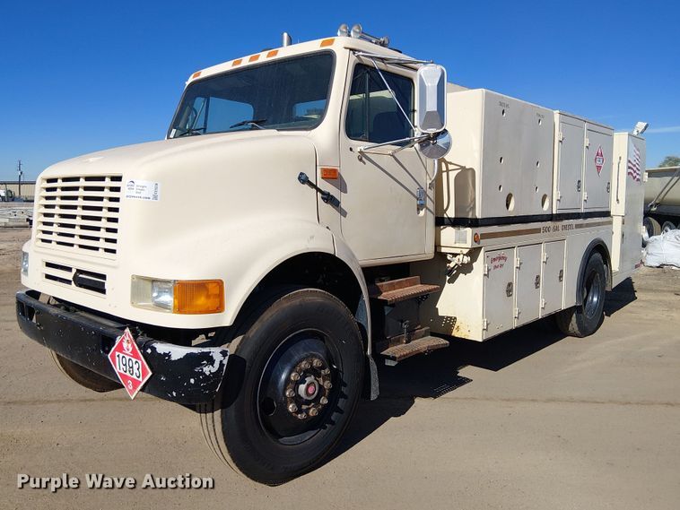 1993 International 8100 fuel / lube truck - EE5238