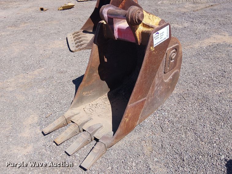 710G backhoe bucket - EE5275