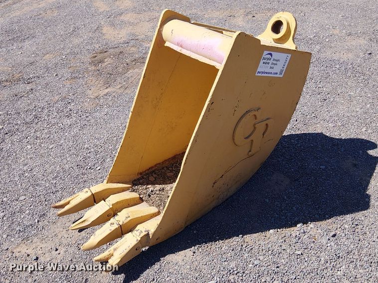 CP 710 backhoe bucket - EE5277