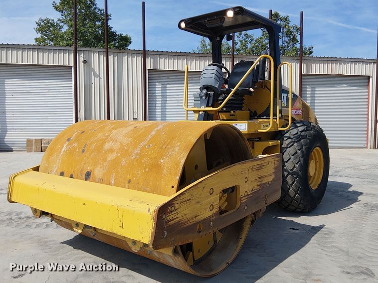 2011 Caterpillar CS-56 single drum vibratory roller - EE5295