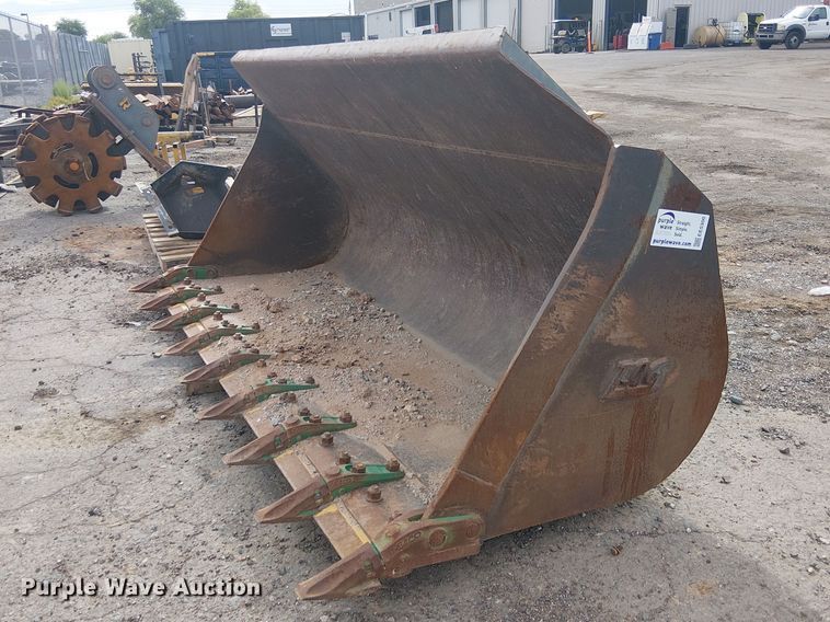 Case 821 wheel loader bucket - EE5300