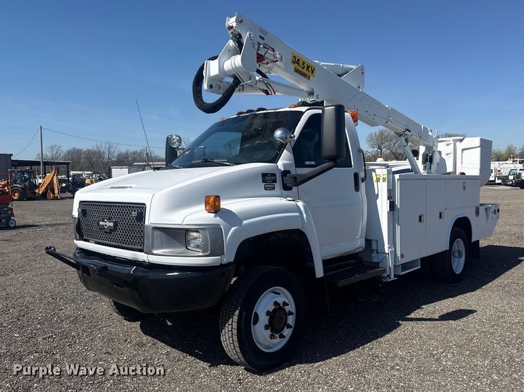 2008 Chevrolet C5500 bucket truck - EG8903