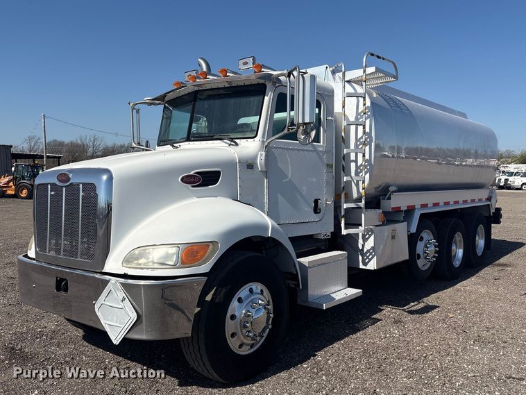 2006 Peterbilt 335 fuel / lube truck - EG8908