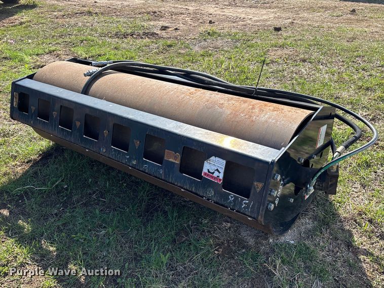 Mower King SSVR72 skid steer vibratory roller - EO4161