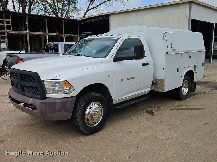 2013 RAM 3500 utility bed pickup truck - EO7238