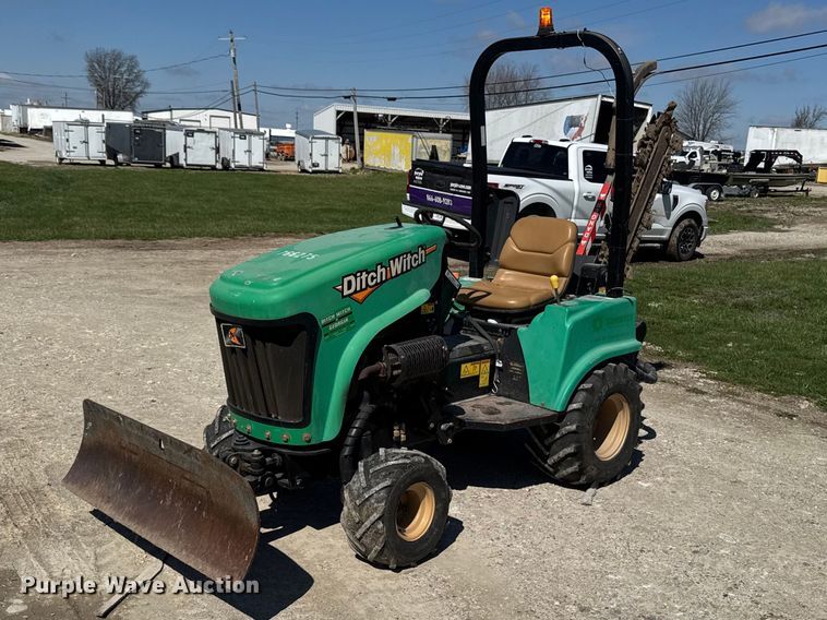 2015 Ditch Witch trencher - EQ5012