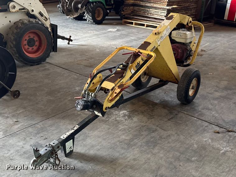 Ground hog HD99 post hole auger - EQ5016