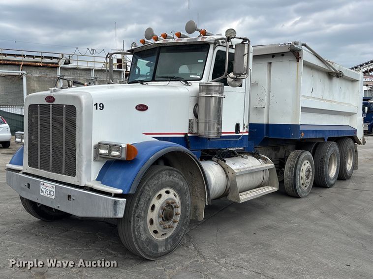 2009 Peterbilt 367 dump truck - ER7532