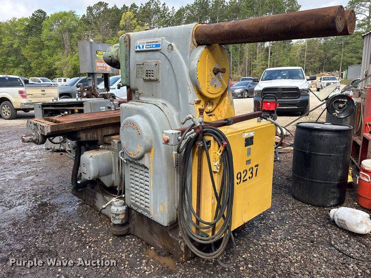 Kearney & Trecker TF-20 milling machine - ES8738