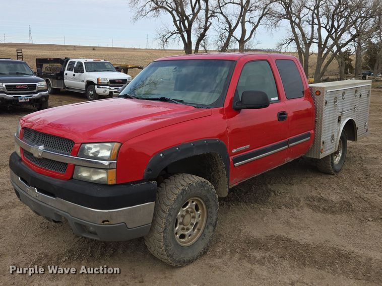 2003 Chevrolet Silverado Ext. Cab pickup truck - EV5771