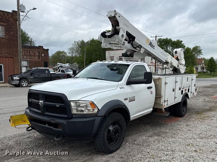 2016 RAM 5500 bucket truck - EV7699