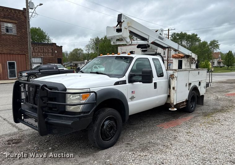 2012 Ford F550 bucket truck - EV7700