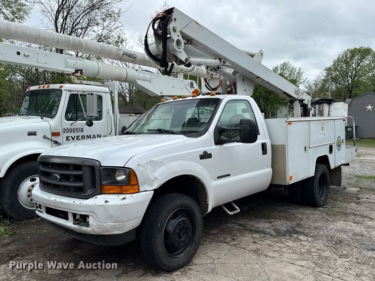 2001 Ford F550 bucket truck - EV7702