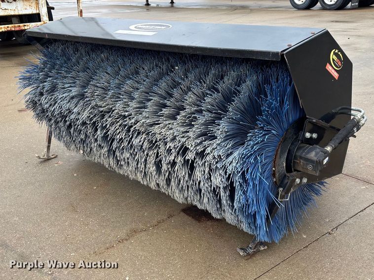 Quick attach skid steer broom - FB3356
