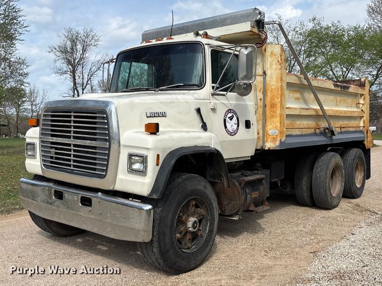 1983 Ford LNT8000 dump truck - FB3372