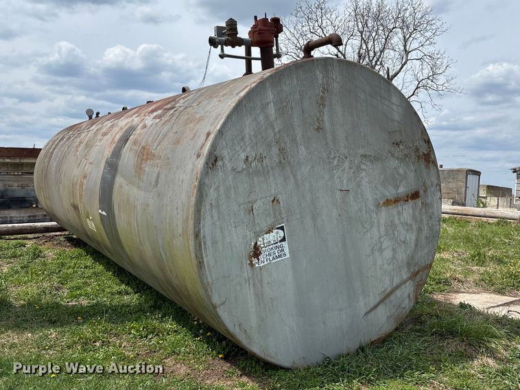Fuel tank - FB3656