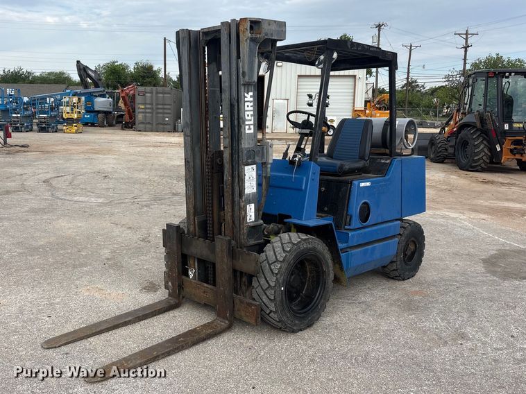 Clark GPS30MB forklift - FC2195